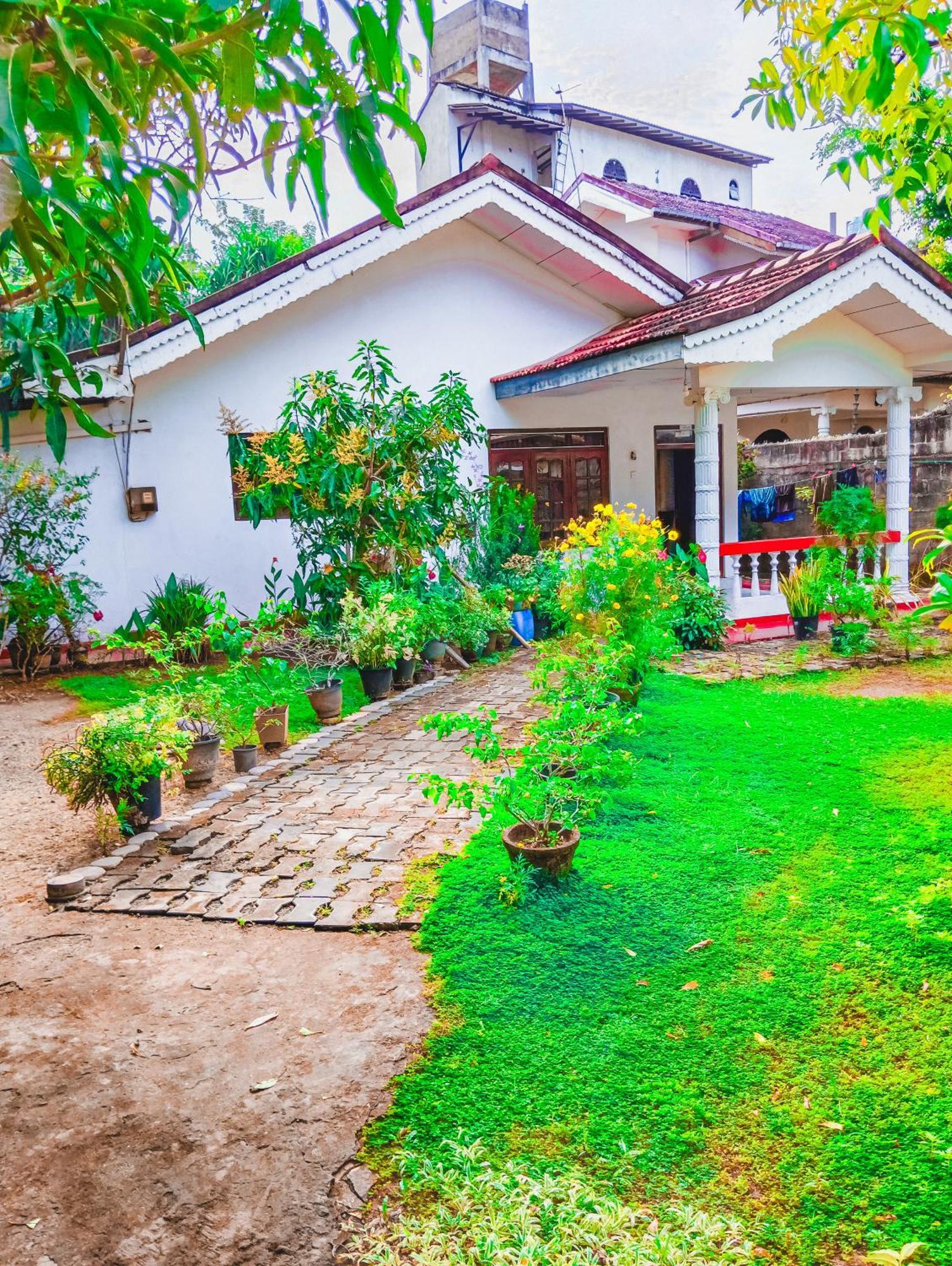 Mirissa White House Exterior foto