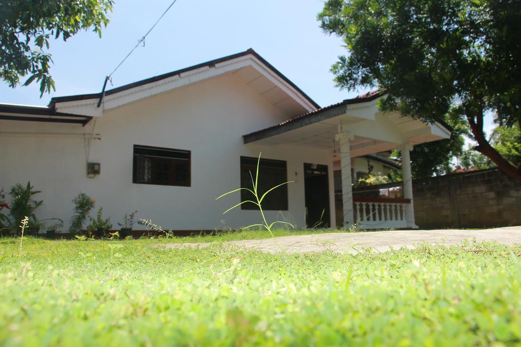 Mirissa White House Exterior foto