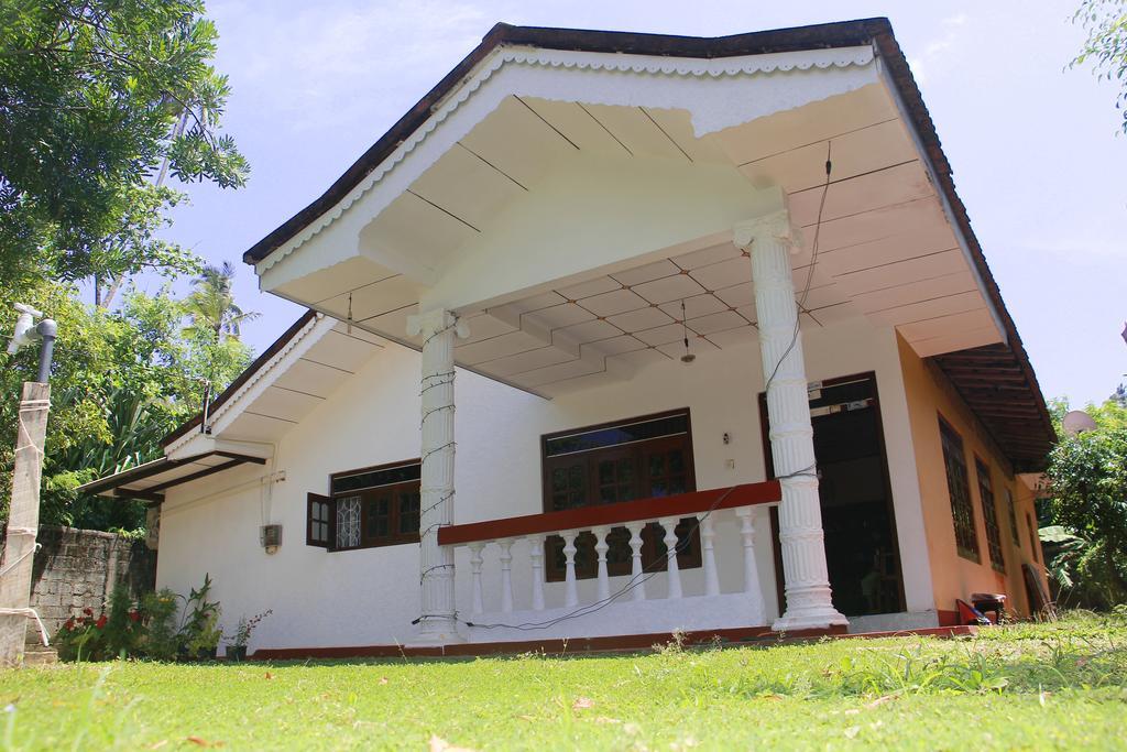 Mirissa White House Exterior foto